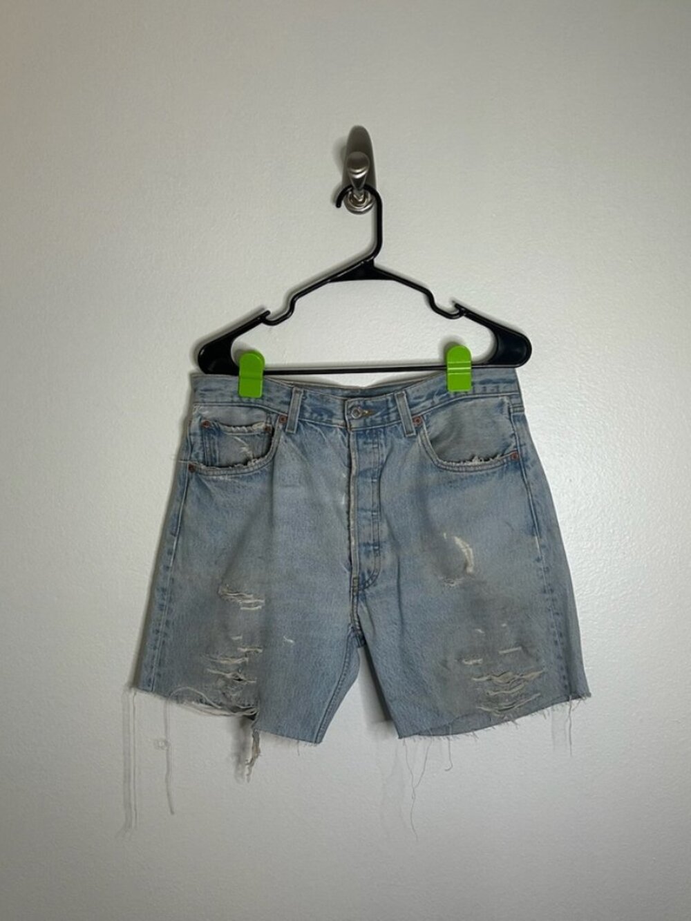 Y2K Levi’s 501 Distressed Light Wash Cutoff Denim Shorts W32